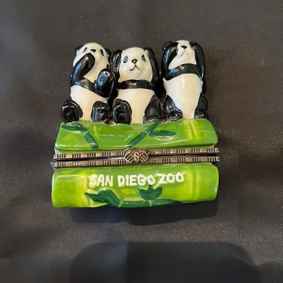 Panda trinket box from the San Diego zoo with a mini panda figure inside EUC - Picture 2 of 8